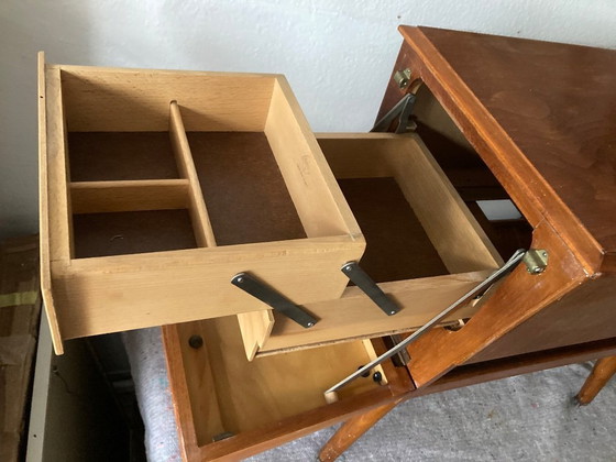 Image 1 of Vintage naaikar uit de jaren 60 - naaitafel - naaikast - op wielen - 3520 - Erzgebirge