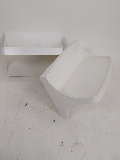 2 mensole da parete in plastica bianca degli anni '70 provenienti dall'ex Cecoslovacchia