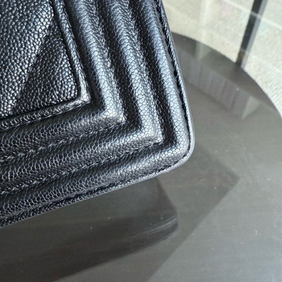 Image 1 of Chanel Boy Medium - Caviale 25 cm Chevron Nero Hardware Oro