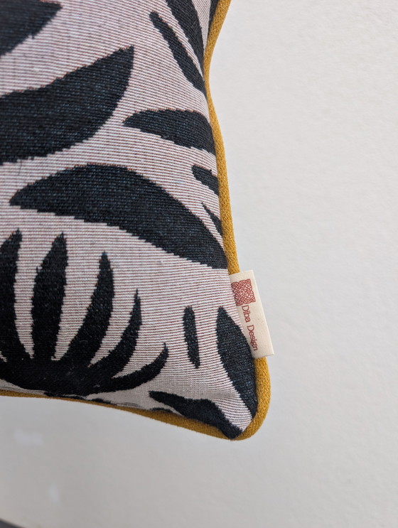 Image 1 of Coussin décoratif Ralentissez