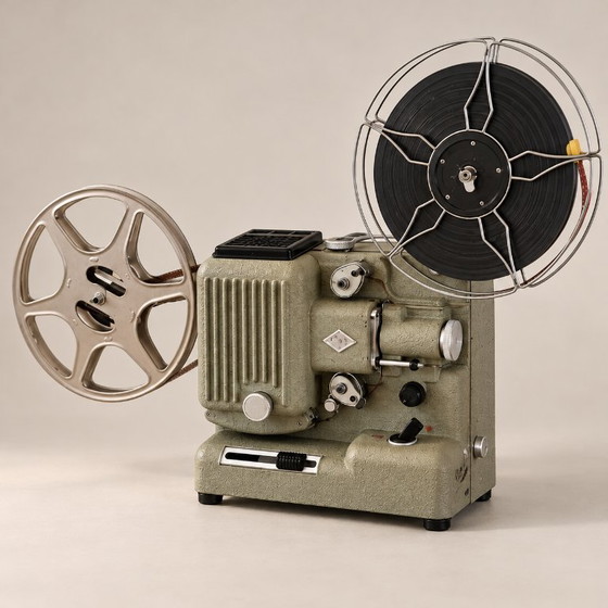 Vintage Eumig P8 8mm Film Projector – Fully Working – Mid-Century Design, Austria – Decorative Objects, Metal (photo 2 of 7)