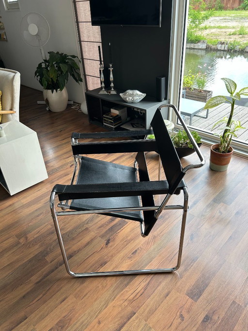 Sedia Wassily di Marcel Breuer, replica
