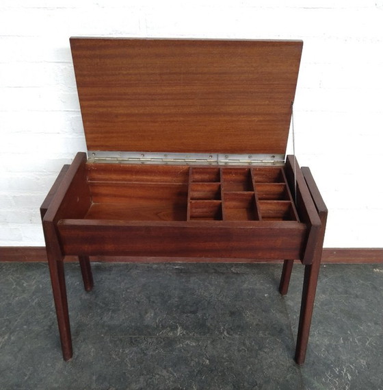 Image 1 of design naaibox/bijzettafeltje Scandinavisch teakhout