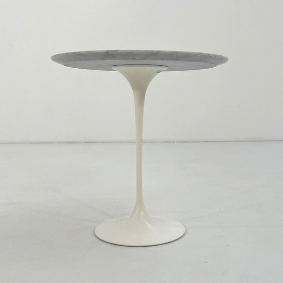 Mesa auxiliar Tulip de Mármol de Eero Saarinen para Knoll, años 70 – Mesas auxiliares, Marble, Aluminium (photo 6 of 10)