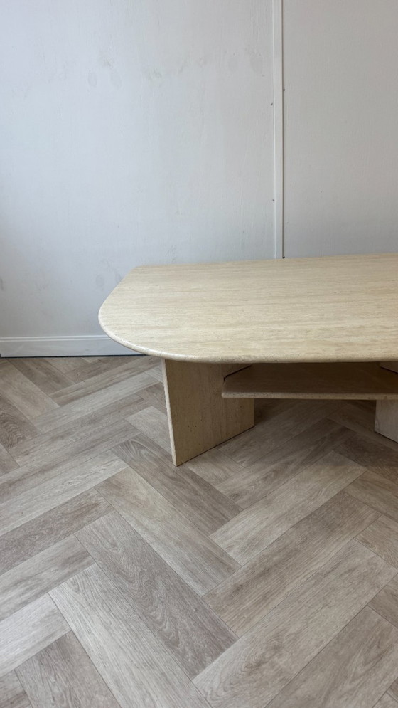 Image 1 of Mesa de travertino en forma de lágrima