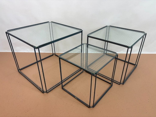 Tavolini impilabili Isocele di Max Sauze. Anni '70