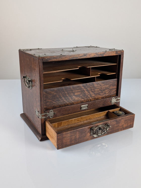 Image 1 of Mobiletto da scrittura vittoriano in quercia con tamburo automatico, XIX secolo