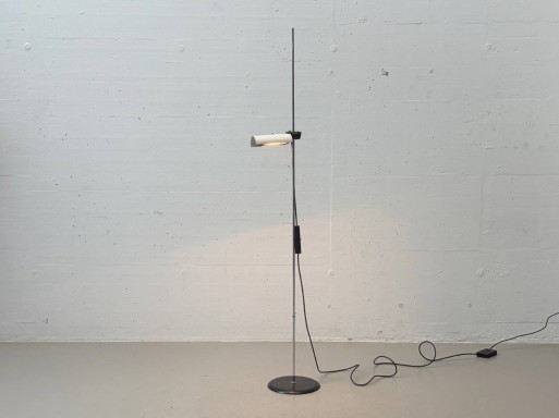 Lámpara de pie minimalista “Adim”, modelo 003 de O-Luce, Italia, década de 1980.