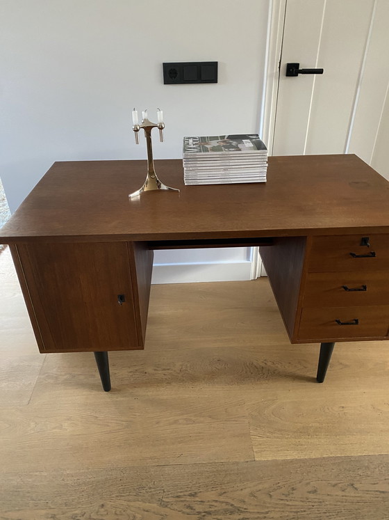 Image 1 of Escritorio antiguo de teca