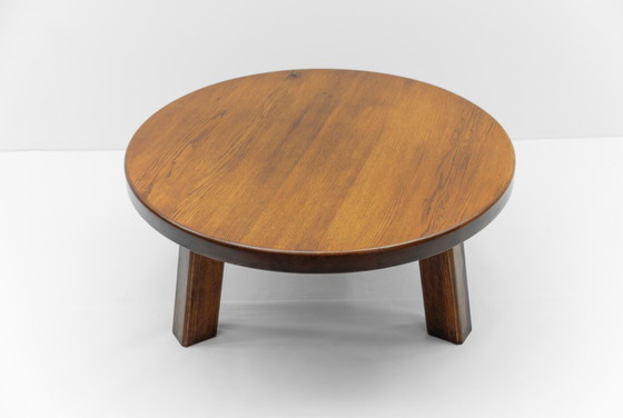 Image 1 of Ronde eikenhouten Franse salontafel in Pierre Chapo-stijl, jaren 60.