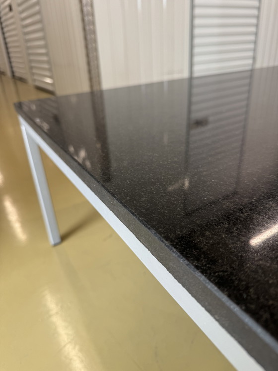 Image 1 of Table basse en granit