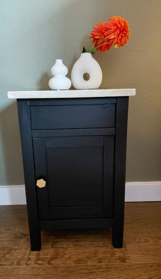 Image 1 of Comodino nero con piano in marmo