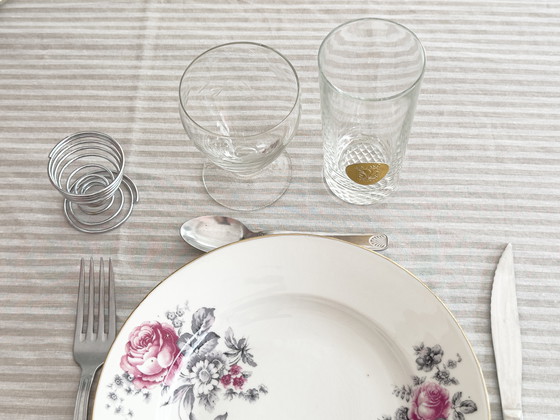 Image 1 of Lot d’assiettes creuses aux motifs fleuris roses et gris 