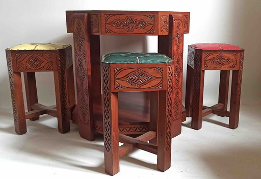 Octagonal pedestal table + 2 footstools Colonial 30s