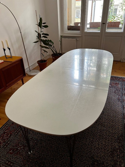 Fritz Hansen Superellipse Esstisch (ausziehbar auf 2,5m)