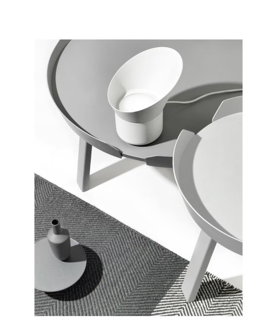 Image 1 of Mooi vloerkleed Muuto Varjo donkergrijs