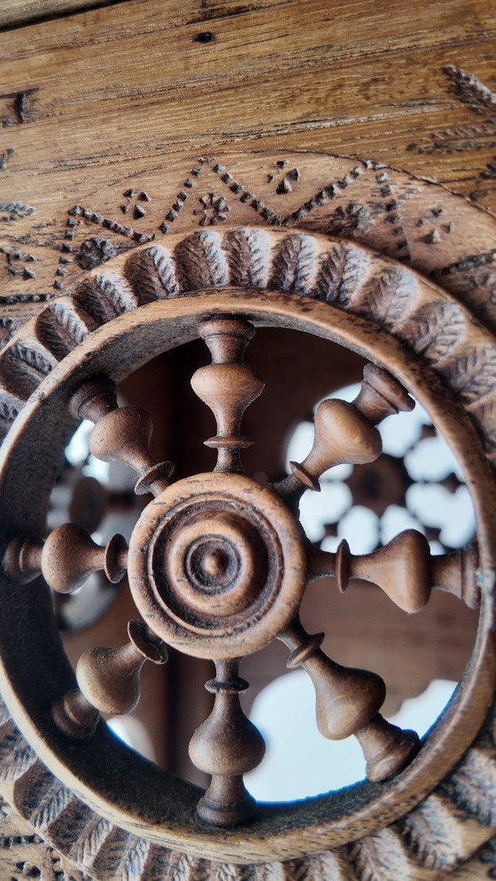 Image 1 of Tavolino laterale antico bretone in legno massello intagliato - Arte popolare del XIX/XX secolo
