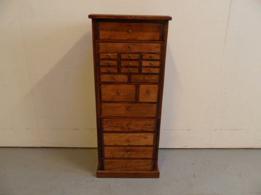 Commode vintage par Watchmaker