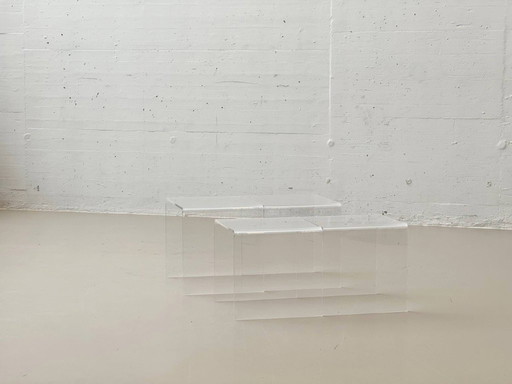 Set di 2 tavolini laterali/impilabili in plexiglass in stile Space Age, anni '70