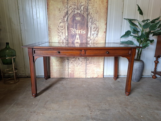 Image 1 of Tavolino espositivo classico con 2 cassetti, dimensioni: 150x75cm e altezza 80cm.