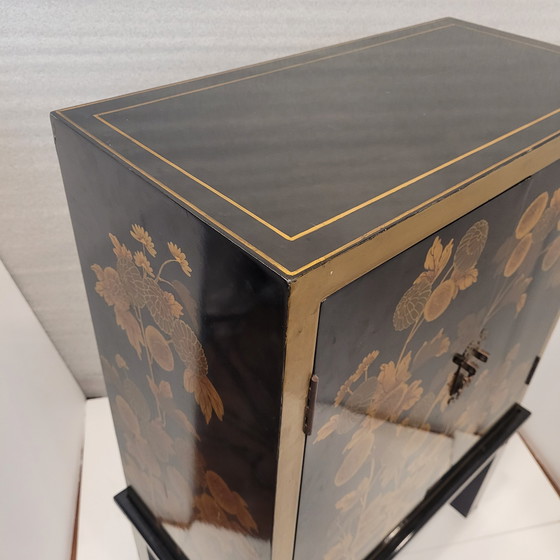 Image 1 of Cabinet “Crisantemos”, Laca Urushi-E, Periodo Showa, S. Xx - Japón