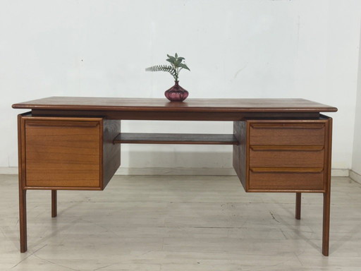 Deens teak vrijstaand bureau Henning Kjaernulf