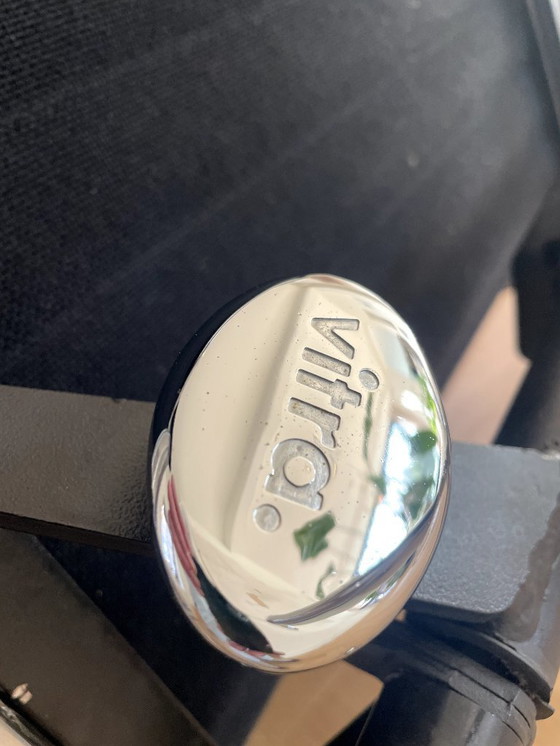 Image 1 of Sillón Vitra EA 124 + Taburete EA 125 – diseño clásico (Herman Miller / Eames)