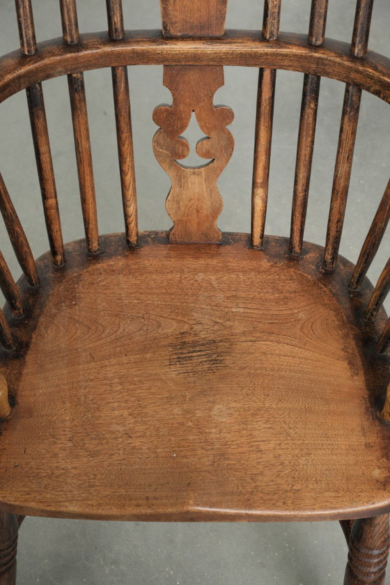 Image 1 of Antieke Engelse spijlenstoel, Windsor chair/ bijzetstoel uit begin 19e eeuw met mooie diepe kleuren