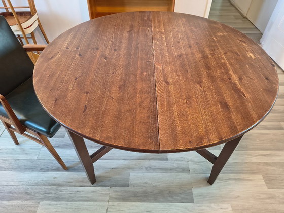 Image 1 of Solid pine dining table – Oval/round and extendable
