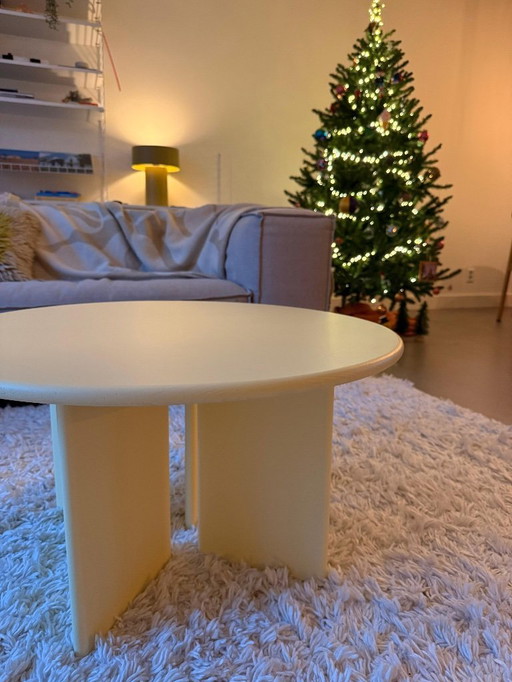 Table basse jaune tendre Studio Henk