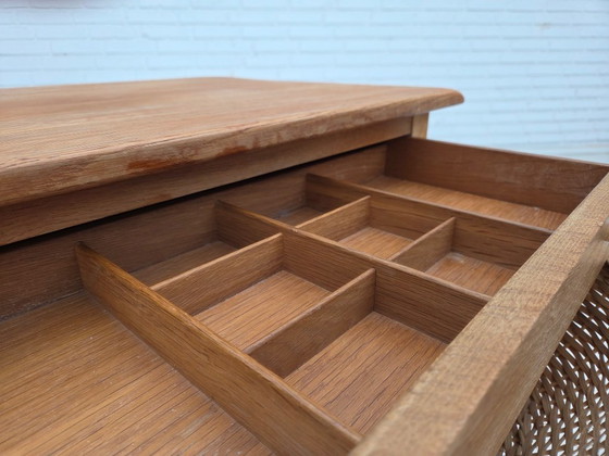 Anni '70, Tavolino scandinavo con cassetti, legno massello di rovere, rattan. – Tavolini (photo 14 of 21)