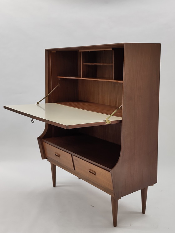 Image 1 of Vintage teakhouten Highboard