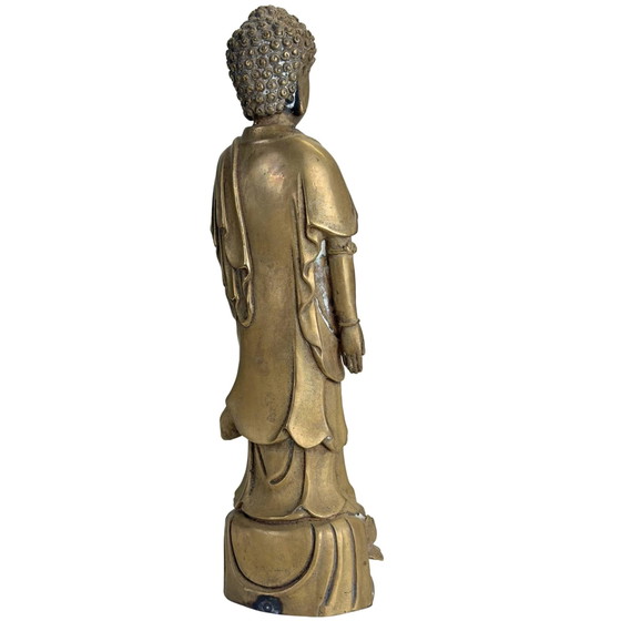 Antiker Bronze Amitabha Buddha mit Lotusknospe und Qing-Markierung auf der Unterseite. – Bildhauerei (photo 4 of 10)