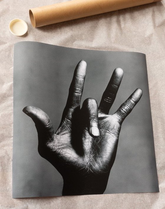 Image 1 of De hand van Miles Davis - Irving Penn, New York, 1986 - 45,7 x 45,7 cm