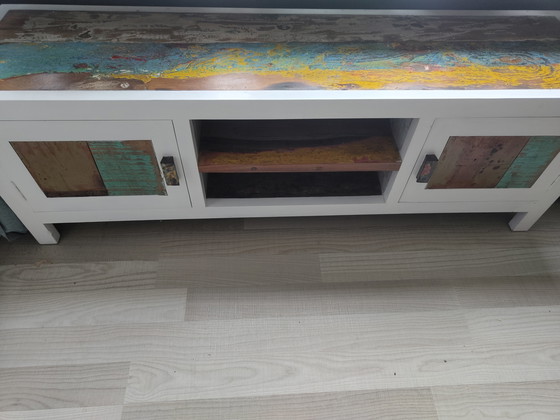 Image 1 of Televisiekast/dressoir met hout van oude Indonesische vissersbootjes