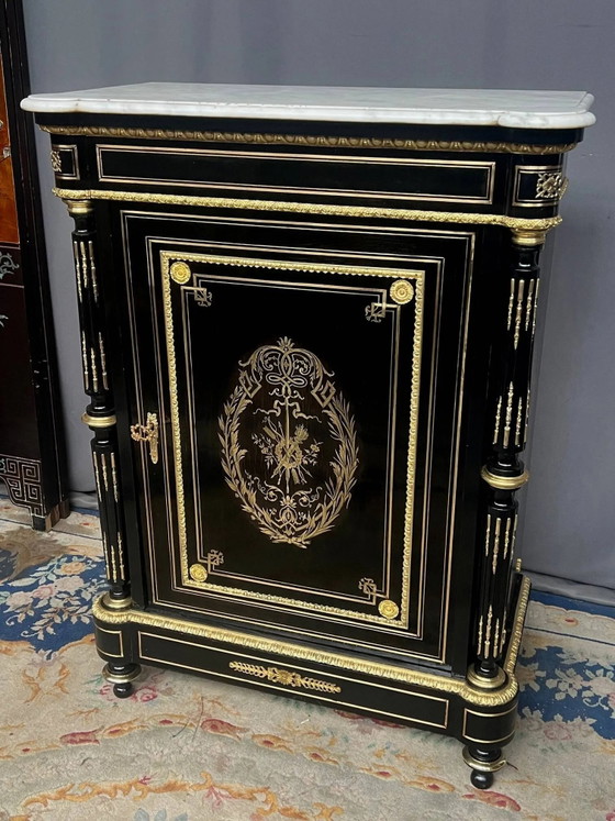 Cómoda de estilo Napoleón III, decorada con marquetería de latón y apliques de bronce dorado. – Bronze (photo 3 of 12)