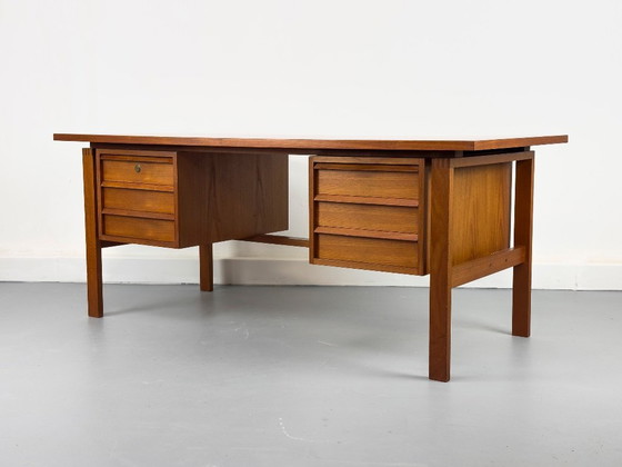 Image 1 of Teakhouten bureau uit het midden van de eeuw door Svend Åge Madsen voor Sigurd Hansen, jaren 60