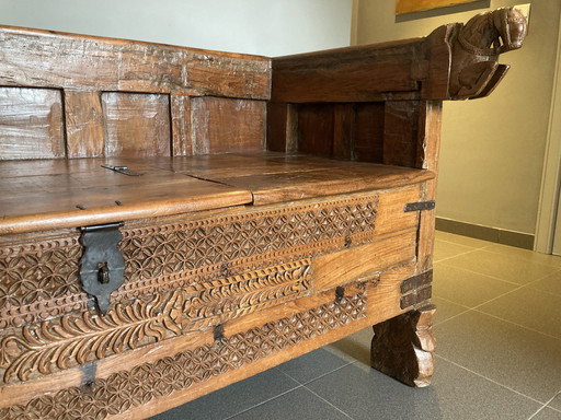 Antico baule nuziale indiano