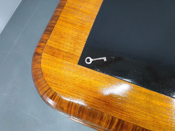 Image 1 of Art Deco dressoir van walnotenhout, Tsjechoslowakije, jaren 1930