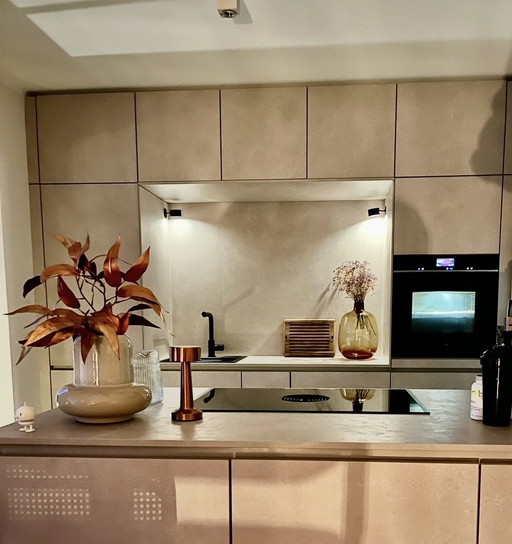 Cucina Nobilia Riva di alta qualità, effetto cemento/sabbia