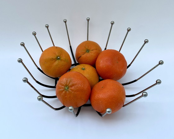 Image 1 of Fruttiera scultorea in metallo – Mid-Century Modern, circa anni '60/'70