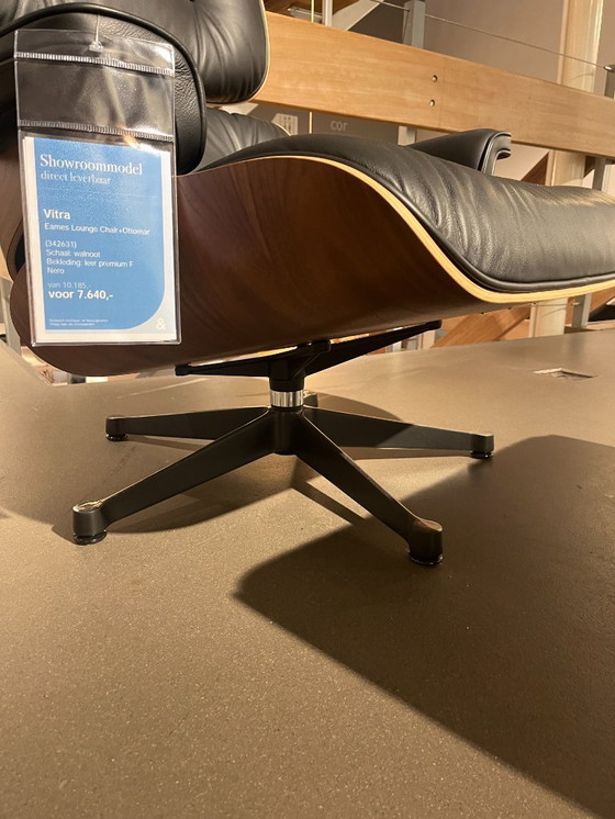 Image 1 of Fauteuil lounge Vitra Eames et repose-pieds