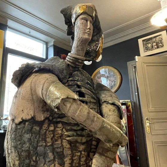 La Sculpture Céramique Le Guerrier en Émail et Dorure de Klara Reynders, 1987 – Ceramic, Surrealism (photo 14 of 18)