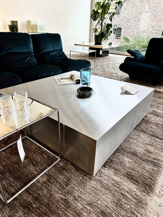 Image 1 of Mesa de centro cúbica de acero inoxidable