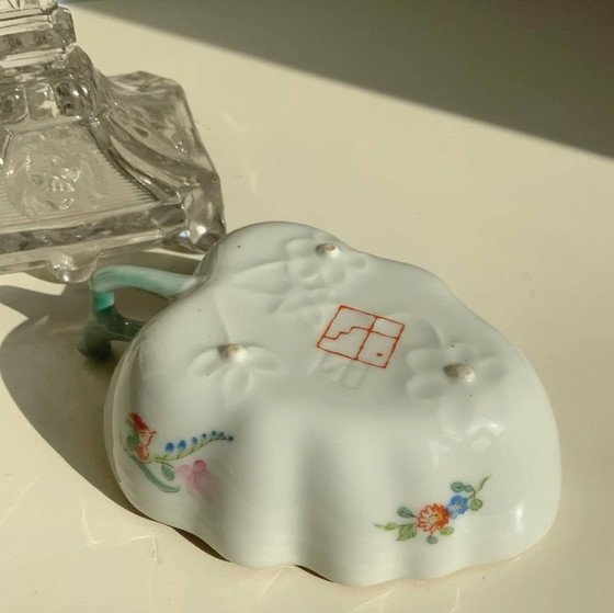 Image 1 of Coppia di antichi piatti giapponesi in porcellana Kutani a forma di foglia – Era Meiji/Taisho – Dipinti a mano e dorati