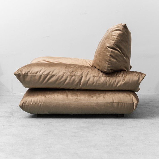 Image 1 of  COPPIA DI POLTRONE LOUNGE VINTAGE IN VELLUTO BEIGE ANNI ’70 MODERNARIATO