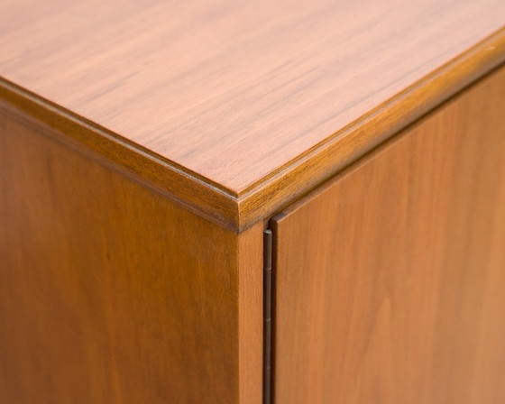 Image 1 of 60er Jahre,Zweitürige Kommode/Sideboard in Nussbaum