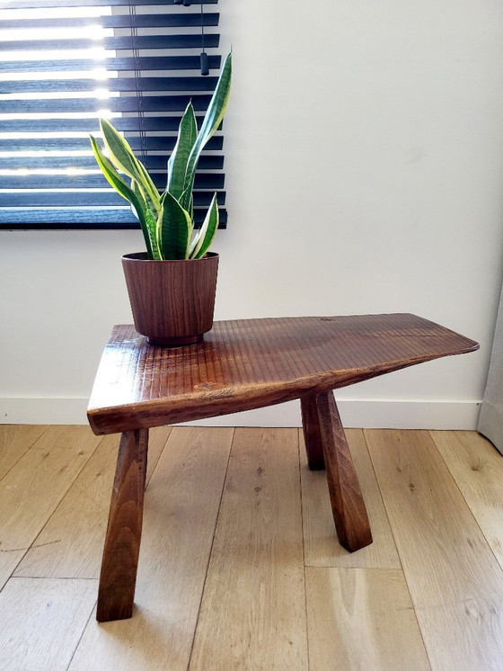 Image 1 of Boomstam massief houten zitbankje of bijzettafel, landelijke stijl, brutalist , jaren 60