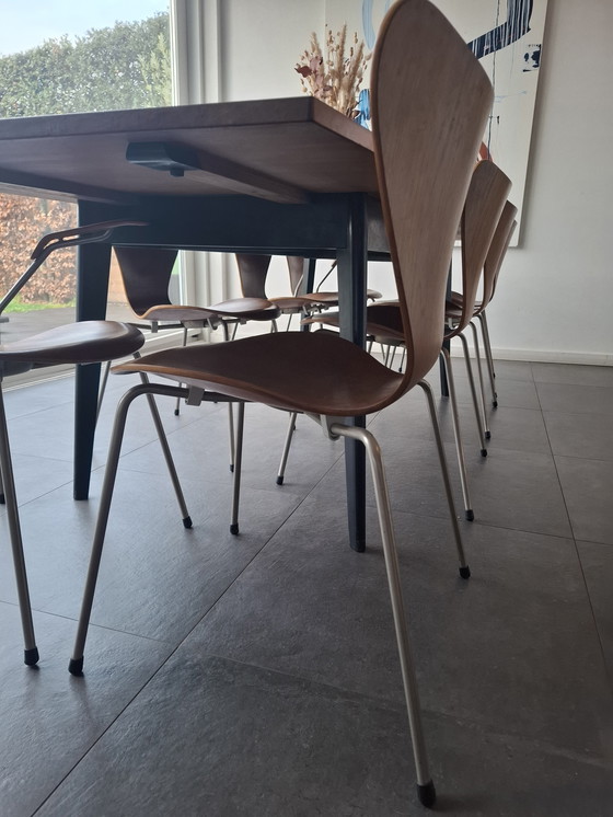 Image 1 of Vintage Scandinavian design table with 8 chairs – Fritz Hansen (1960s)