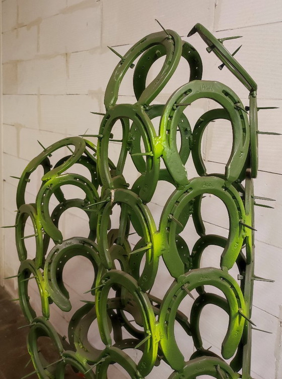 Image 1 of Opera d'arte - CACTUS di Patrick Gray (USA) 2020 - ferri di cavallo/chiodi